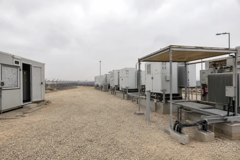 Solar Plus Storage Hybrid Saudi Arabia: Reliable Desert Power After Sunset