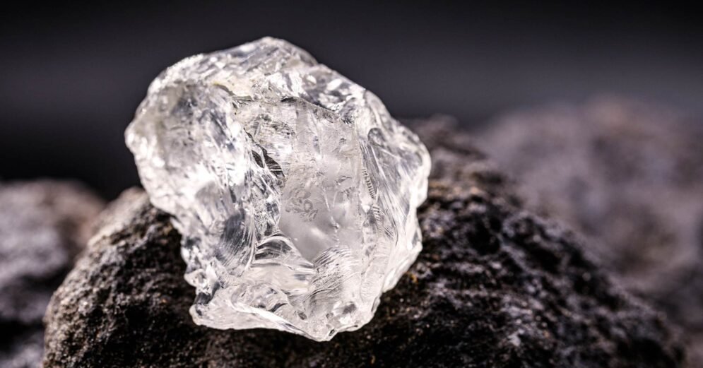 Petalite, petalite or castorite is an important mineral for obtaining lithium, battery industry, lithium source